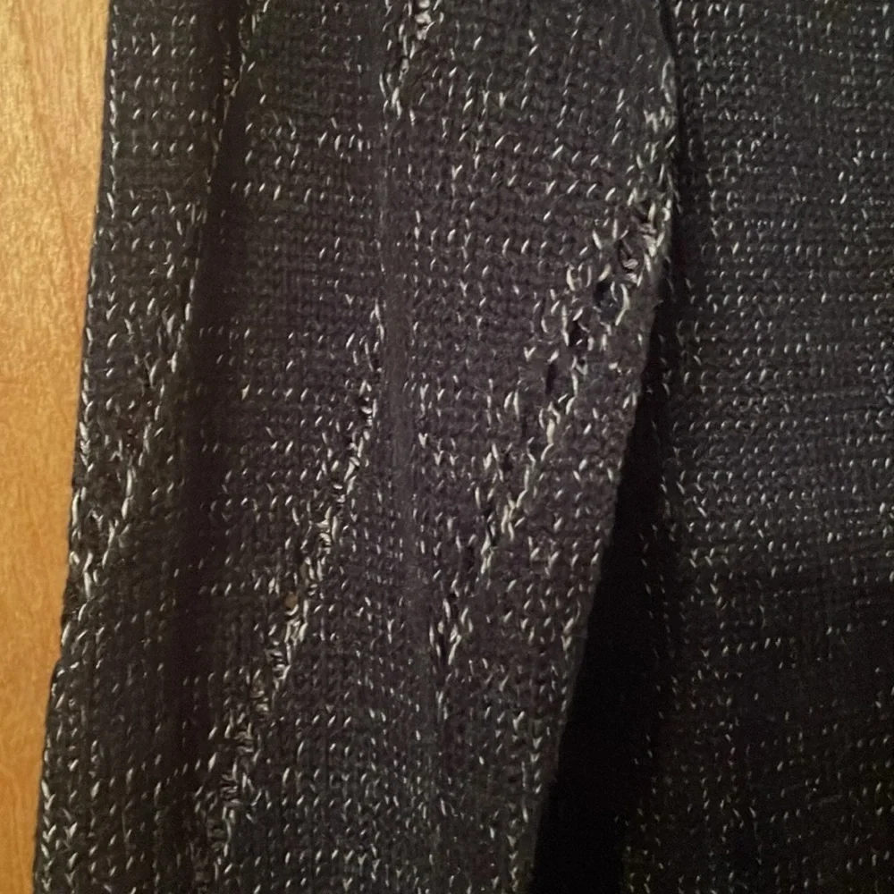 Women’s Lightweight Black and Tan Sweater - Picture 7 of 9